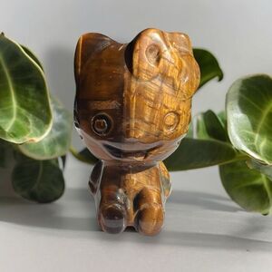 Hello Kitty‎ Tiger Eye Crystal Carving